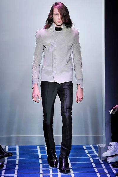 Look 15